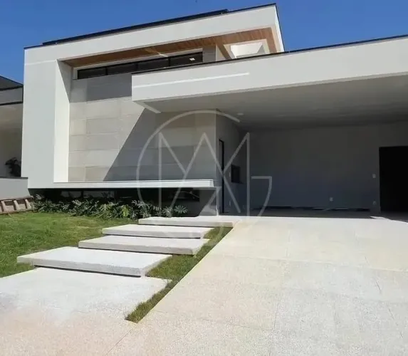 Casa térrea à venda em Condomínio em Valinhos -SP