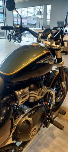 ? SUPER METEOR 650cc INTERSTELLAR GREEN (ESTER *)