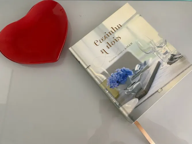 Cozinha a Dois - Receitas e Amor + 2 pratos de coração