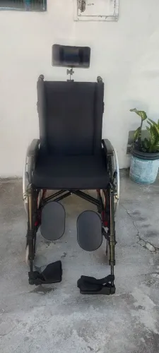 Cadeira de roda completa. Multi articulação. 