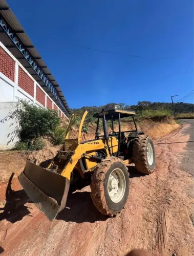 ? TRATOR DE ESTEIRA À VENDA! ?