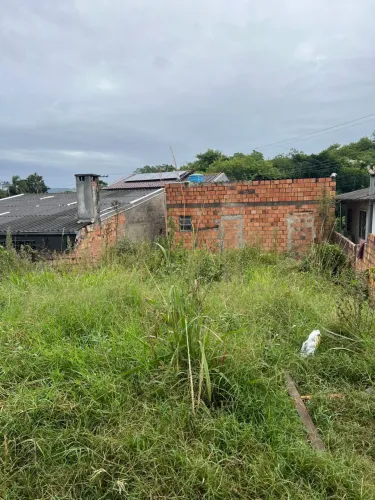 CASA COM ACESSO DUAS RUAS