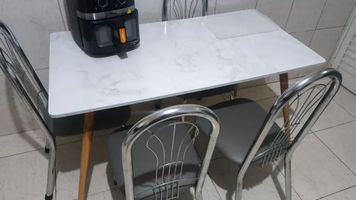 Mesa retangular com 4 cadeiras 80 x 160 cm 
