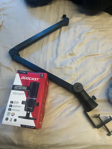 Microfone de mesa hyperx duo cast com braço articulado