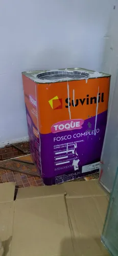 Lata de tinta suvinil