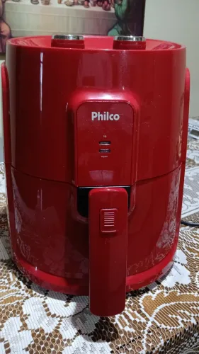Vendo Air fryer 10 litros. PHILCO.NA COR VERMELHA.com pouco uso.em ótimo estado
