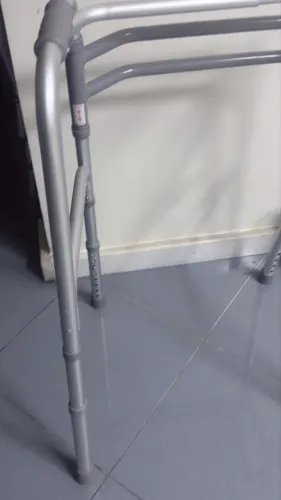 Andador para idoso ou pessoa com problemas para locomoção  