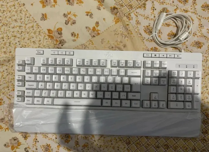 Teclado Redragon Shiva de membrana RGB