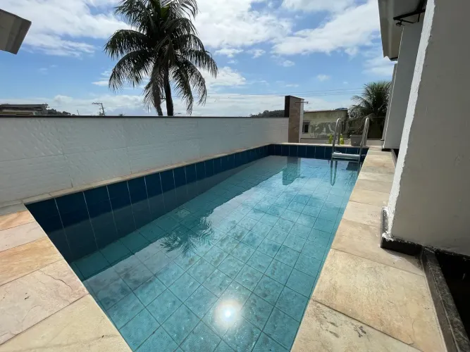 Vendo casa lindíssima com terraço churrasqueira e piscina e vaga para 5 carros em Nova Igu