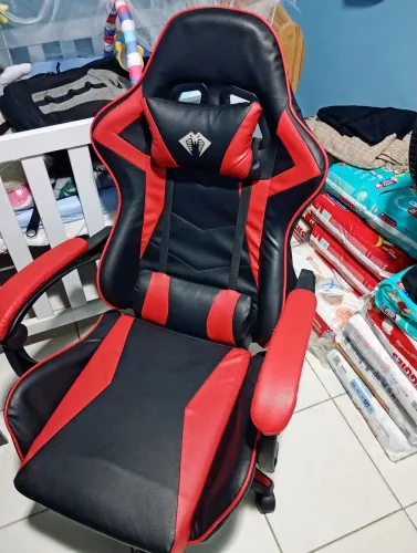 Cadeira gamer reclinável com apoiador de pés