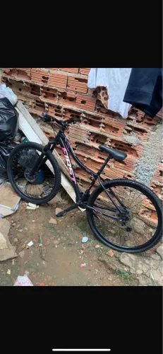 Bicicleta First Aro 29 Smitt Feminina 21v Freio Disco Preto com Pink tam 15,5