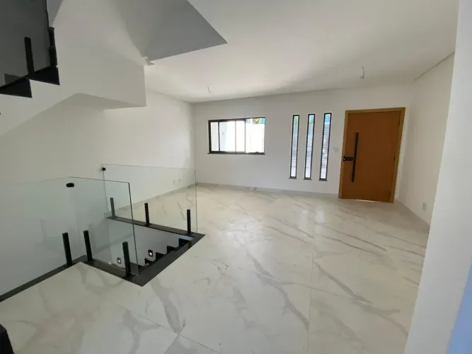 Duas casas triplex geminadas prontas para morar no Aeroporto!