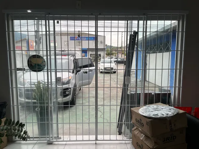 Vende-se grade 
