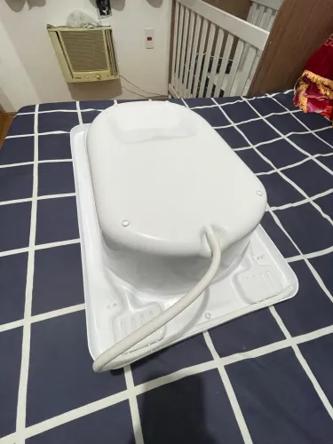 Banheira com suporte + um trocador. Brinquedo de brinde!