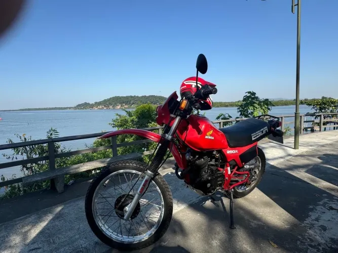 Honda XL 250 R ano 1983 relíquia placa preta