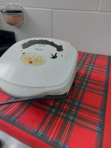 SANDUICHEIRA POR 30,00. 