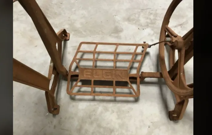 Pé de máquina Elgin antiguidade