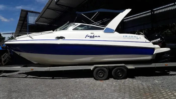 lancha Focker 25.5 pés motor Evinrude Etec 225 com 286hs de uso