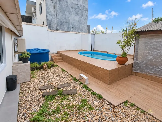 Casa à venda em Santa Regina, Itajaí: 3 dormitórios, piscina e financiamento