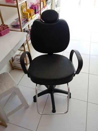Cadeiras p salão novas 