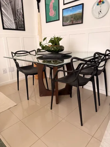 Mesa de jantar com 4 cadeiras