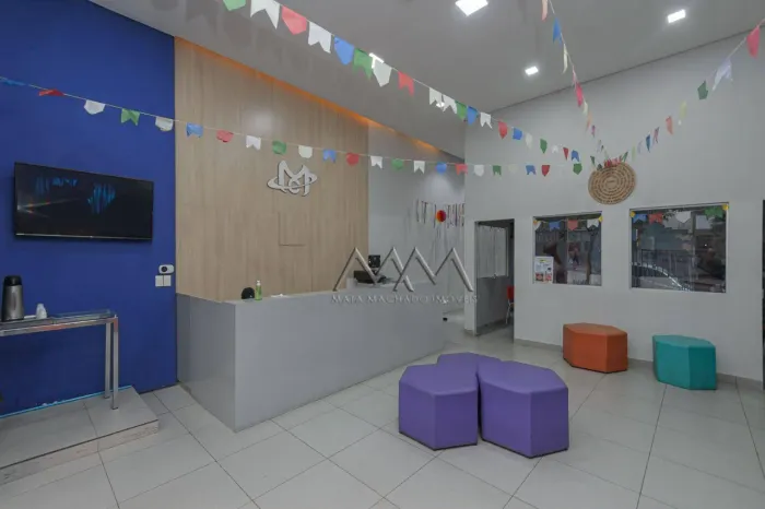 Loja semi-mobiliada de 500 m² para venda e locação no Centro