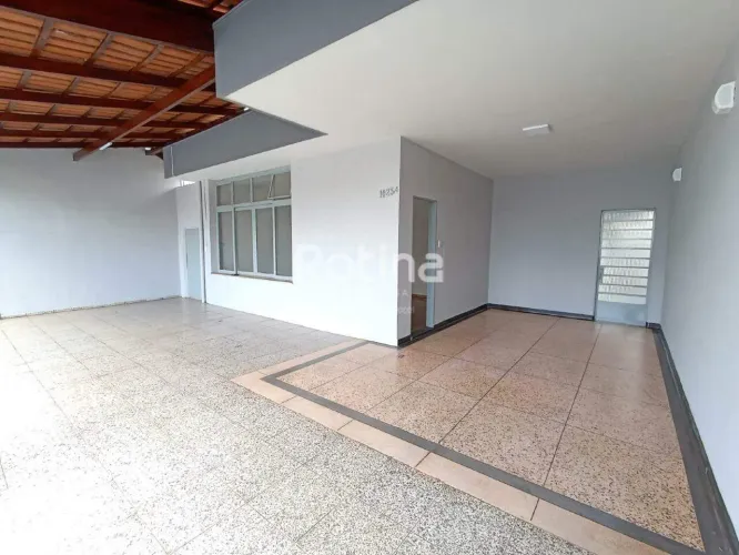 Casa residencial à venda no Bairro Brasil, em Uberlândia