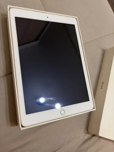 iPad 5th Generation 2017 A1822 9.7 32gb Gold 2gb Ram