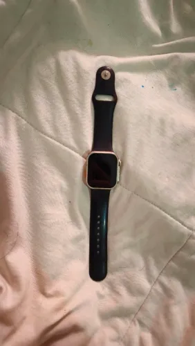 relógio smartwatch preto usado