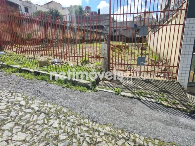 Lote plano, localizado na Rua Conde de Prados no Padre Eustáquio, com área de 408 m²;, tod