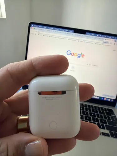 AirPods Apple