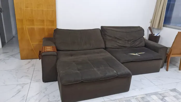 Sofá retrátil- 2,90m - precisa de reforma
