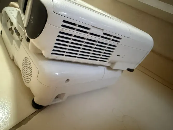 VENDO  PROJETORES  PARA CONSERTO OU PEÇAS