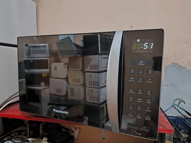 Microondas Panasonic Style 32 Litros Espelhado NN-ST674S