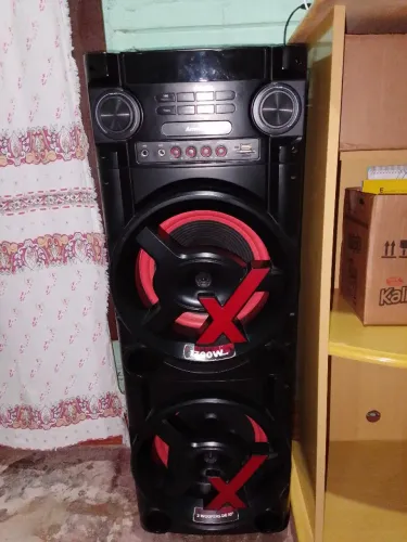 Vendo caixa de som amvox 1300 RMS usada em bom estado