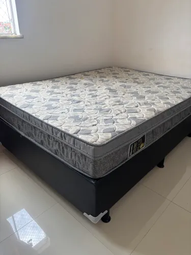 Colchão de casal + cama Box