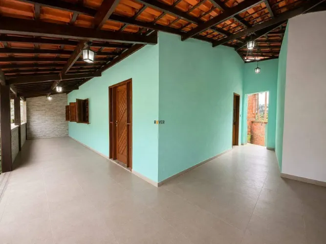 Casa com quintal no Miramar
