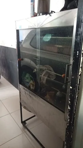 Vende cê cervejeira expositora e uma máquina de frango