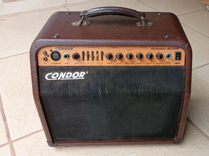 Caixa acústica amplificada Condor AC30R 30 Watts