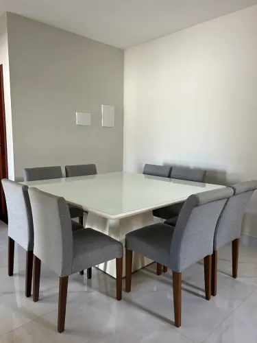 Mesa de jantar e 8 cadeiras