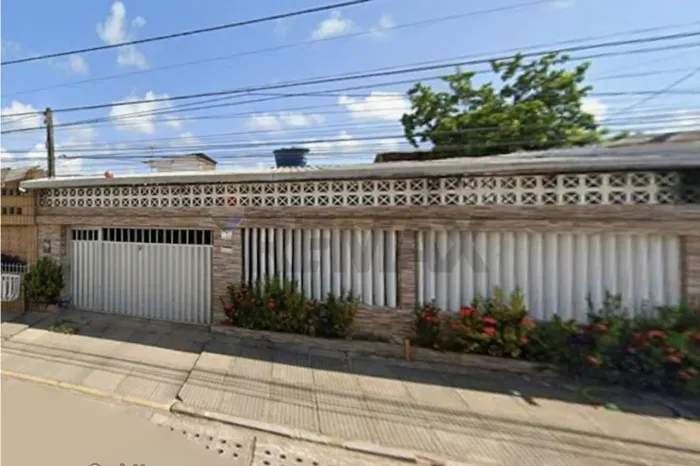 Casa com 3 quartos + depedência, 100% regular à Venda na melhor rua de Jardim Brasil, em O