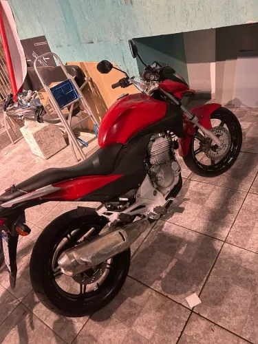 Cb 300 vermelha