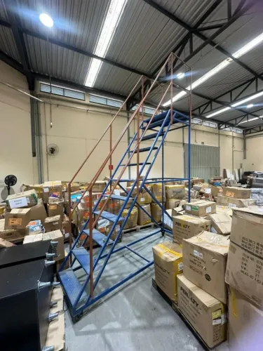 ESCADA PLATAFORMA