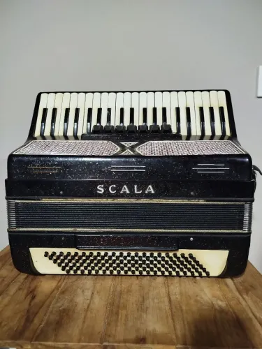 Acordeon Scala 120 baixos