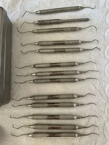 Curetas periodontal / odontologia