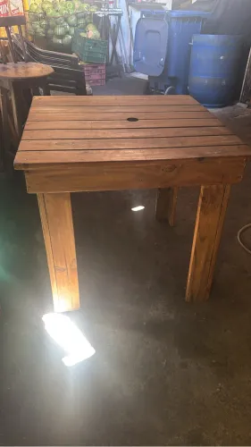 Mesa em madeira 0,80 X 0,80