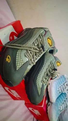 Tênis Air Max 95 Verde Militar e Preto Nº 42 - Novo na Caixa