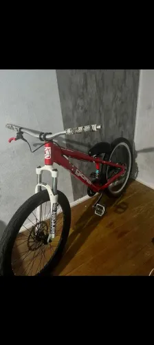 Bicicleta, gios evo vermelha