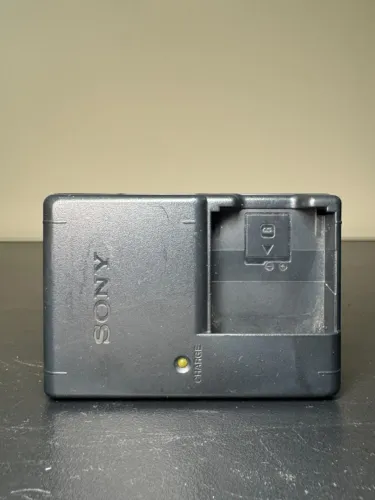 Carregador Original Sony BC-CSG para Bateria NP-BG1 / Cyber-shot