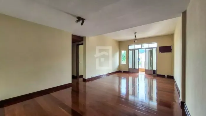 Apartamento para alugar de 2 quartos,100m² por R$1.780/mês na Taquara - Rio de Janeiro /RJ